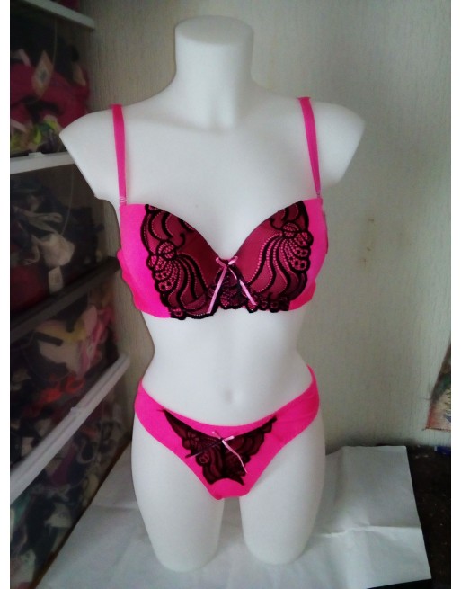 Soutien-gorge Push-up Rembourré Rose Avec Dentelle Noire - Neuve Sans étiquettes - La Boutique De Vénus